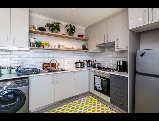 1 BEDROOM APARTMENT FOR SALE IN TABLE VIEW